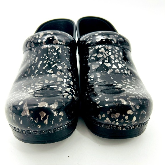 DANSKO ‘Professional’ Pewter Black Leopard Patent Leather Clogs Shoes NWOT Sz 38 - Picture 2 of 15